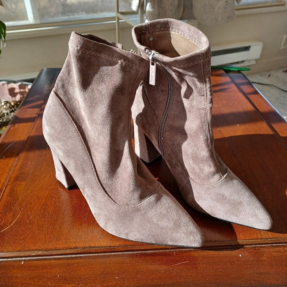 UNILADY ANKLE BOOTS SIZE 7 WITH ZIPPER